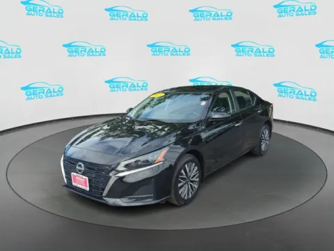 Black 2023 Nissan Altima 2.5 SV for sale in Joliet, IL