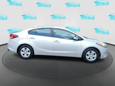 More photos of 2017 Kia Forte LX at Gerald Auto Sales, IL