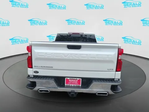More photos of 2019 Chevrolet Silverado 1500 LTZ at Gerald Auto Sales, IL