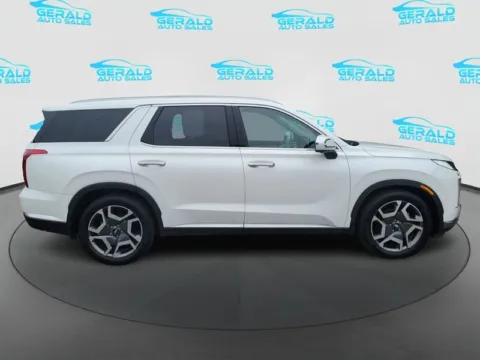 More photos of 2023 Hyundai PALISADE Limited at Gerald Auto Sales, IL