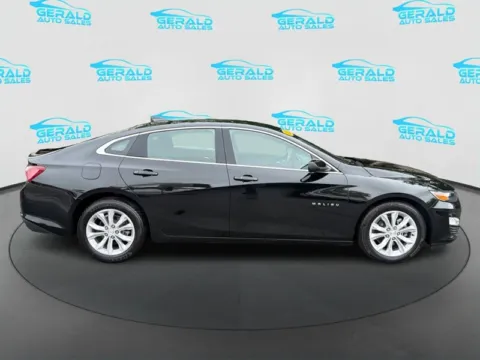 More photos of 2021 Chevrolet Malibu LT at Gerald Auto Sales, IL