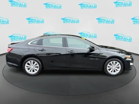 More photos of 2021 Chevrolet Malibu LT at Gerald Auto Sales, IL