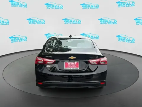 More photos of 2021 Chevrolet Malibu LT at Gerald Auto Sales, IL