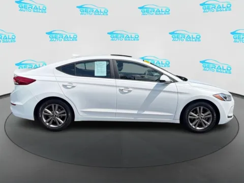 More photos of 2018 Hyundai Elantra SEL at Gerald Auto Sales, IL