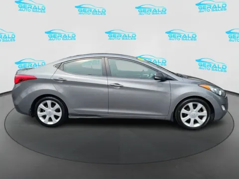 More photos of 2013 Hyundai ELANTRA Limited at Gerald Auto Sales, IL