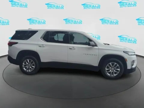 More photos of 2022 Chevrolet Traverse LS at Gerald Auto Sales, IL