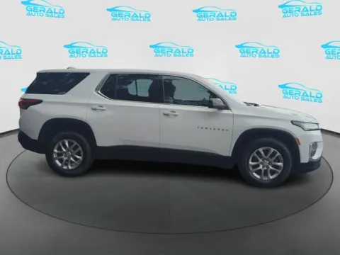 More photos of 2022 Chevrolet Traverse LS at Gerald Auto Sales, IL