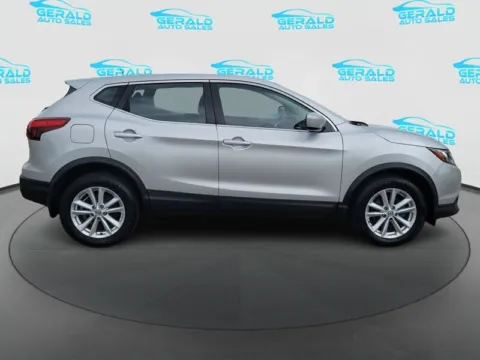 More photos of 2018 Nissan Rogue Sport S at Gerald Auto Sales, IL