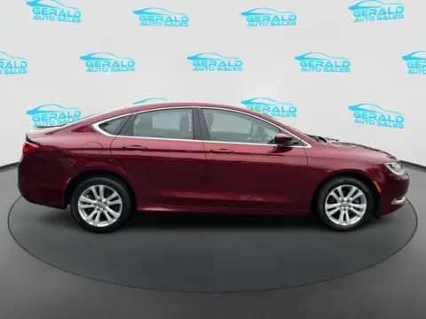 More photos of 2016 Chrysler 200 Limited at Gerald Auto Sales, IL