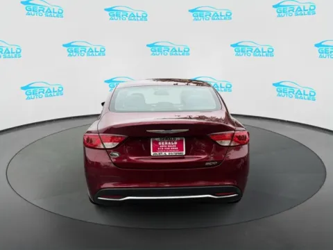 More photos of 2016 Chrysler 200 Limited at Gerald Auto Sales, IL