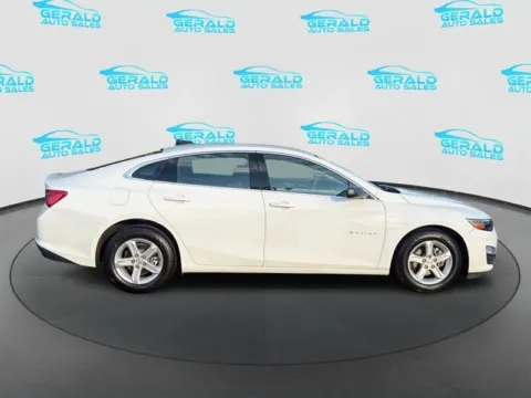 More photos of 2023 Chevrolet Malibu LS Fleet at Gerald Auto Sales, IL