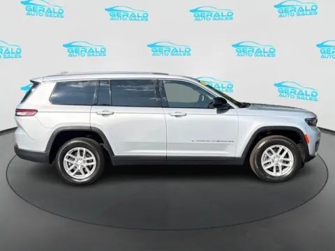 More photos of 2024 Jeep Grand Cherokee L Laredo at Gerald Auto Sales, IL
