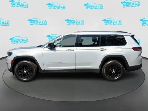 Another view of 2024 Jeep Grand Cherokee L Laredo for sale in Joliet, IL at Gerald Auto Sales