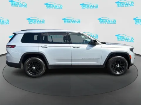 More photos of 2024 Jeep Grand Cherokee L Laredo at Gerald Auto Sales, IL