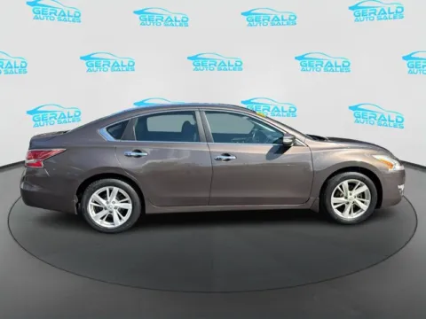 More photos of 2014 Nissan Altima 2.5 SV at Gerald Auto Sales, IL