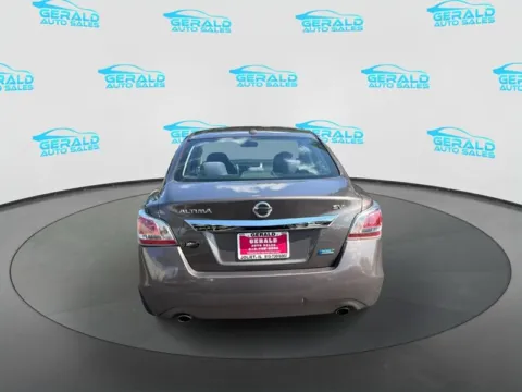 More photos of 2014 Nissan Altima 2.5 SV at Gerald Auto Sales, IL