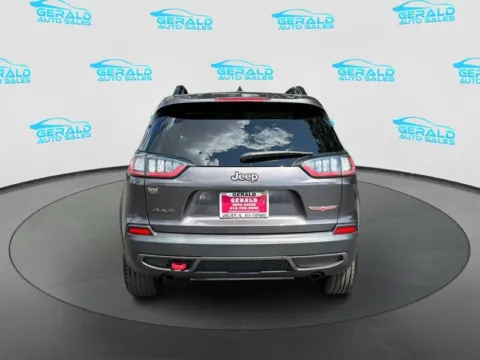 More photos of 2022 Jeep Cherokee Trailhawk at Gerald Auto Sales, IL