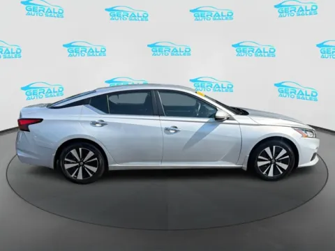 More photos of 2022 Nissan Altima 2.5 SV at Gerald Auto Sales, IL