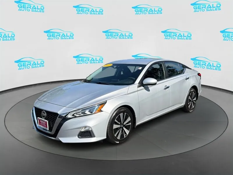 Silver 2022 Nissan Altima 2.5 SV for sale in Joliet, IL
