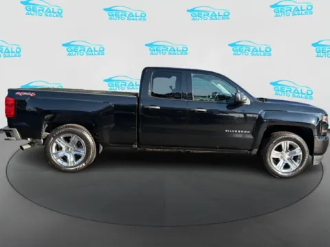 More photos of 2016 Chevrolet Silverado 1500 Custom at Gerald Auto Sales, IL