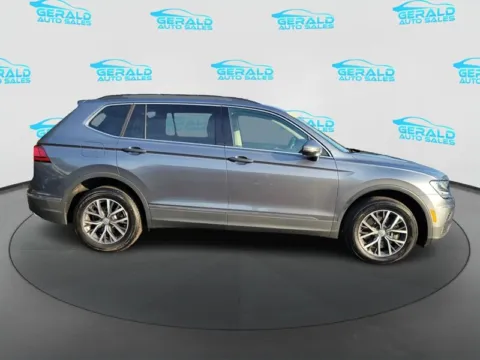More photos of 2020 Volkswagen Tiguan SE 4Motion at Gerald Auto Sales, IL