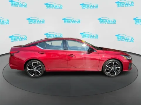 More photos of 2023 Nissan Altima 2.5 SR at Gerald Auto Sales, IL