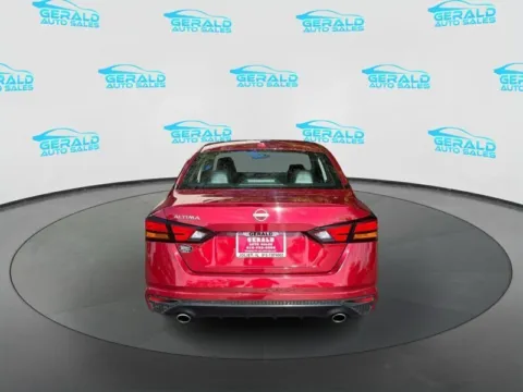 More photos of 2023 Nissan Altima 2.5 SR at Gerald Auto Sales, IL