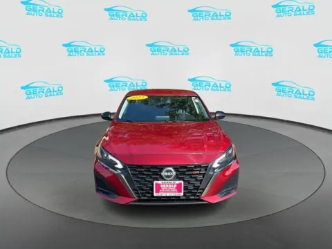 Photos of 2023 Nissan Altima 2.5 SR for sale in Joliet, IL at Gerald Auto Sales