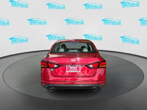 More photos of 2023 Nissan Altima 2.5 SR at Gerald Auto Sales, IL