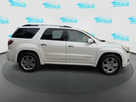 More photos of 2016 GMC Acadia Denali at Gerald Auto Sales, IL