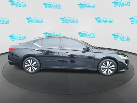 More photos of 2019 Nissan Altima 2.5 SV at Gerald Auto Sales, IL