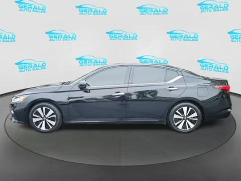 Another view of 2019 Nissan Altima 2.5 SV for sale in Joliet, IL at Gerald Auto Sales