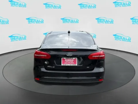 More photos of 2017 Ford Focus SE at Gerald Auto Sales, IL
