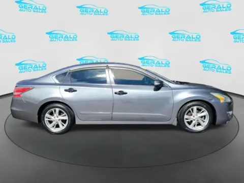 More photos of 2015 Nissan Altima 2.5 SL at Gerald Auto Sales, IL