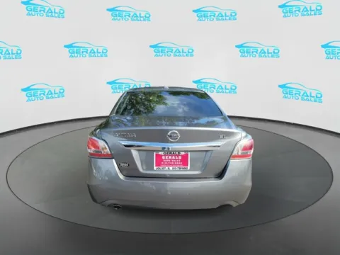More photos of 2015 Nissan Altima 2.5 SL at Gerald Auto Sales, IL