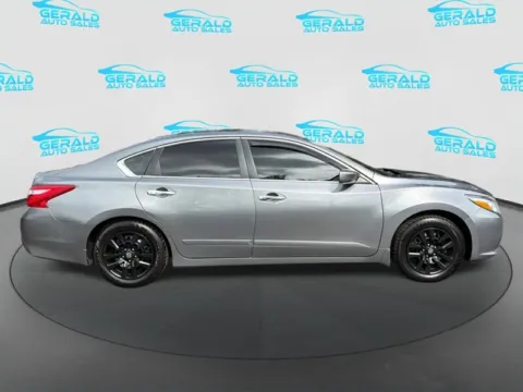 More photos of 2017 Nissan Altima 2.5 S at Gerald Auto Sales, IL