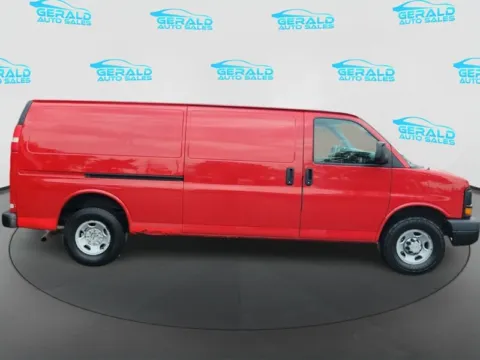 More photos of 2013 Chevrolet Express 2500 at Gerald Auto Sales, IL