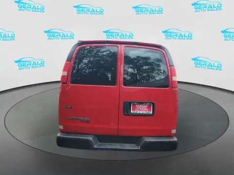 More photos of 2013 Chevrolet Express 2500 at Gerald Auto Sales, IL