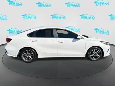 More photos of 2022 Kia Forte LXS at Gerald Auto Sales, IL