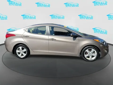 More photos of 2013 Hyundai ELANTRA GLS at Gerald Auto Sales, IL