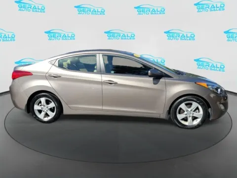 More photos of 2013 Hyundai ELANTRA GLS at Gerald Auto Sales, IL