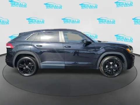 More photos of 2023 Volkswagen Atlas Cross Sport V6 SEL R-Line Black at Gerald Auto Sales, IL