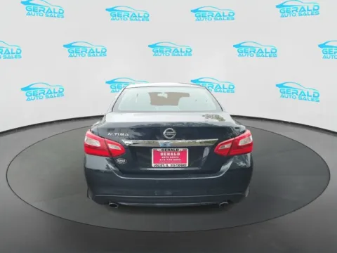 More photos of 2017 Nissan Altima 2.5 S at Gerald Auto Sales, IL