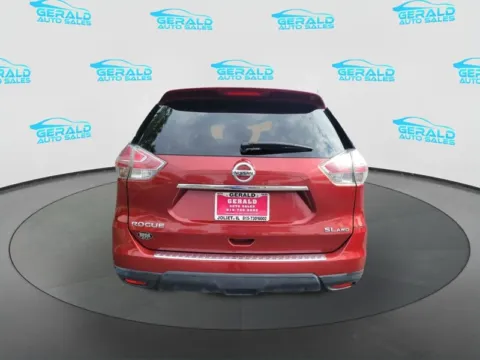 More photos of 2016 Nissan Rogue SL at Gerald Auto Sales, IL