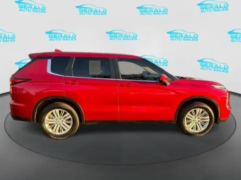 More photos of 2024 Mitsubishi Outlander ES at Gerald Auto Sales, IL