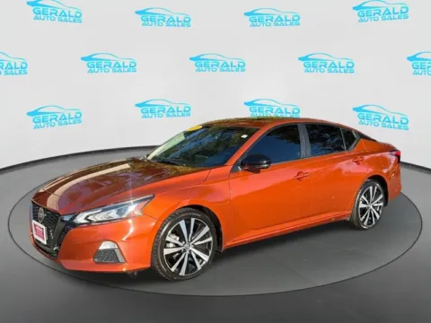 Orange 2020 Nissan Altima 2.5 SR for sale in Joliet, IL