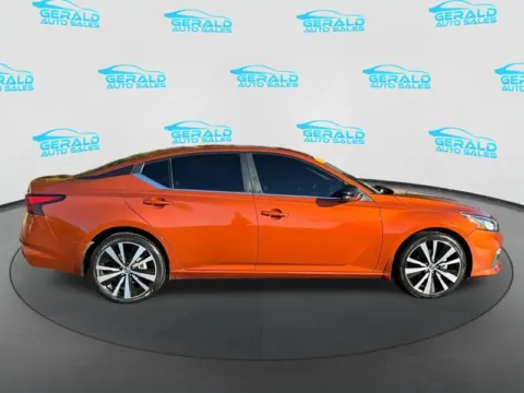 More photos of 2020 Nissan Altima 2.5 SR at Gerald Auto Sales, IL