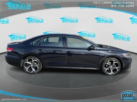 More photos of 2020 Volkswagen Passat R-Line at Gerald Auto Sales, IL