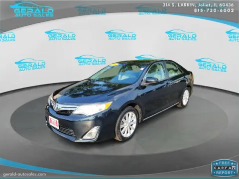 Blue 2014 Toyota Camry XLE for sale in Joliet, IL