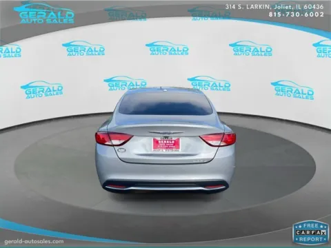 More photos of 2015 Chrysler 200 C at Gerald Auto Sales, IL